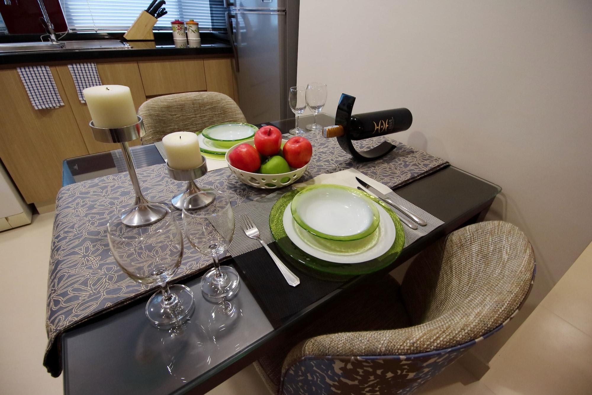 Somerset Хошимин Екстериор снимка A table set for dinner