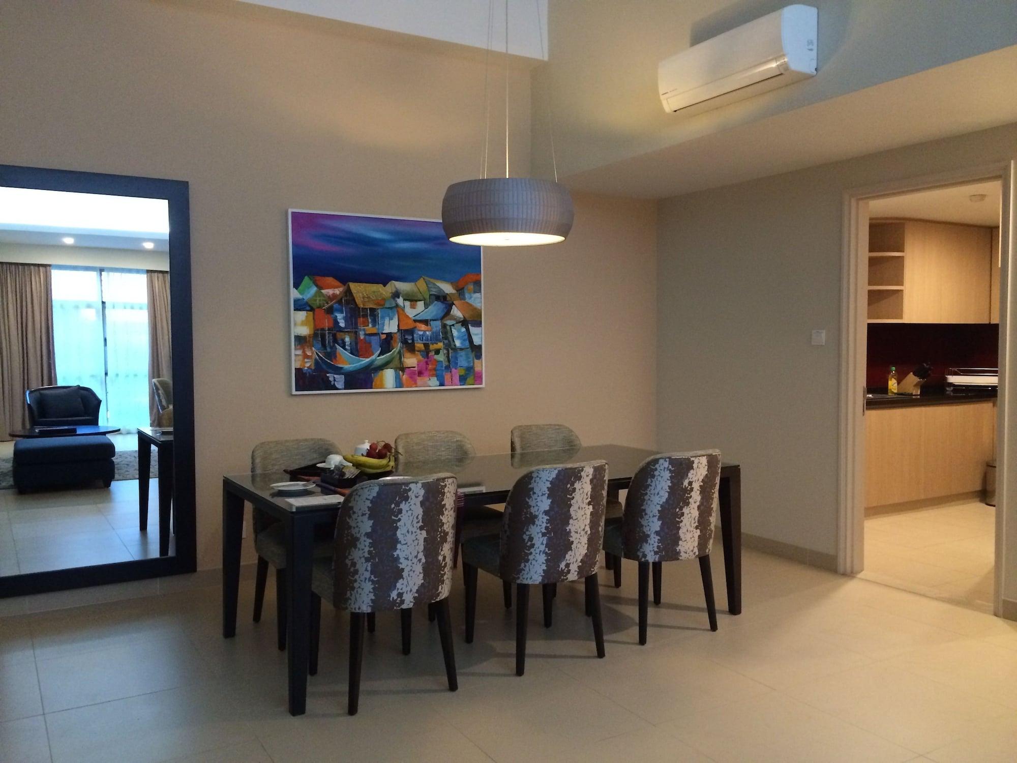Somerset Хошимин Екстериор снимка A dining room in a condominium