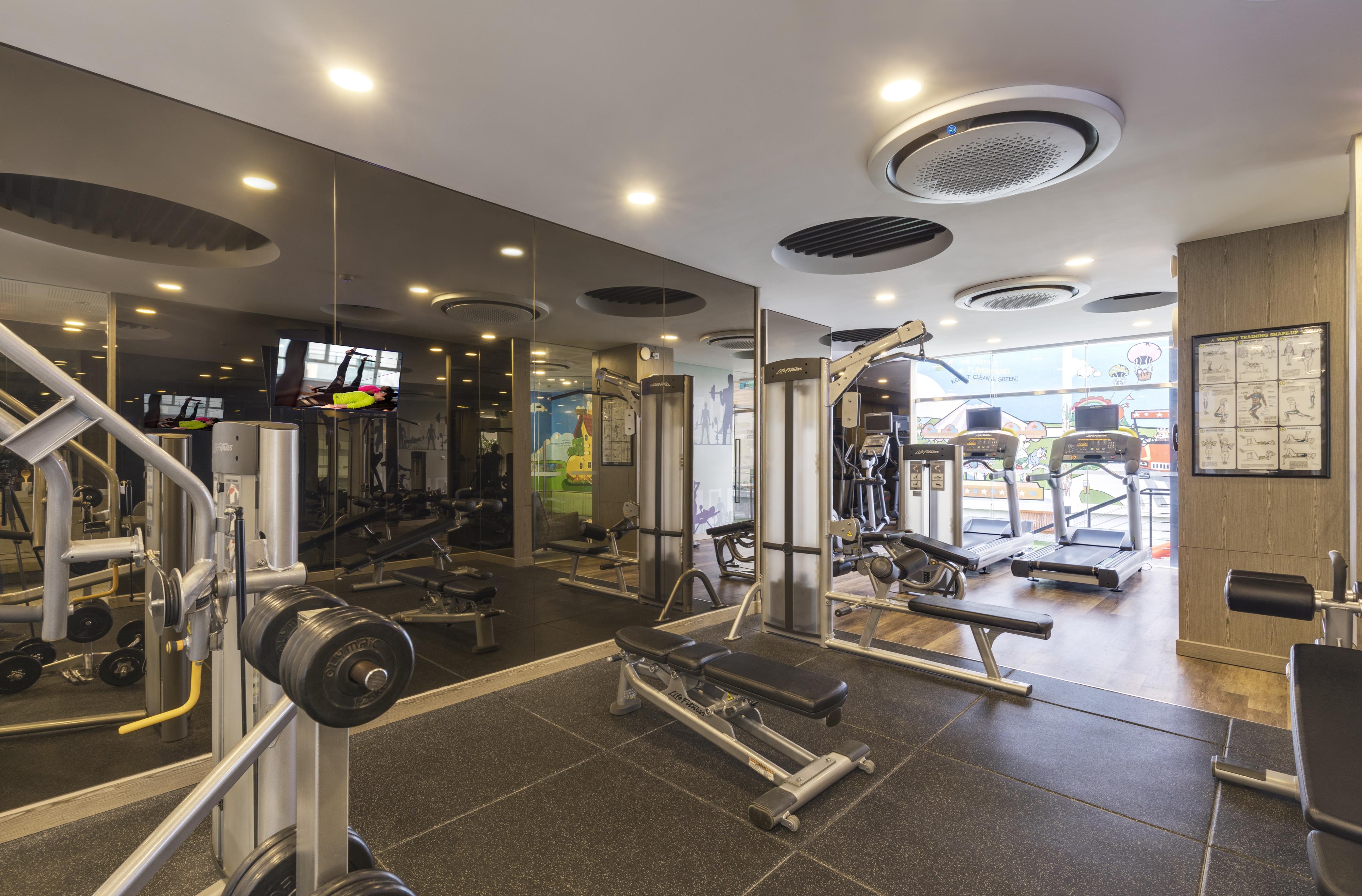 Somerset Хошимин Екстериор снимка The gym at the hotel