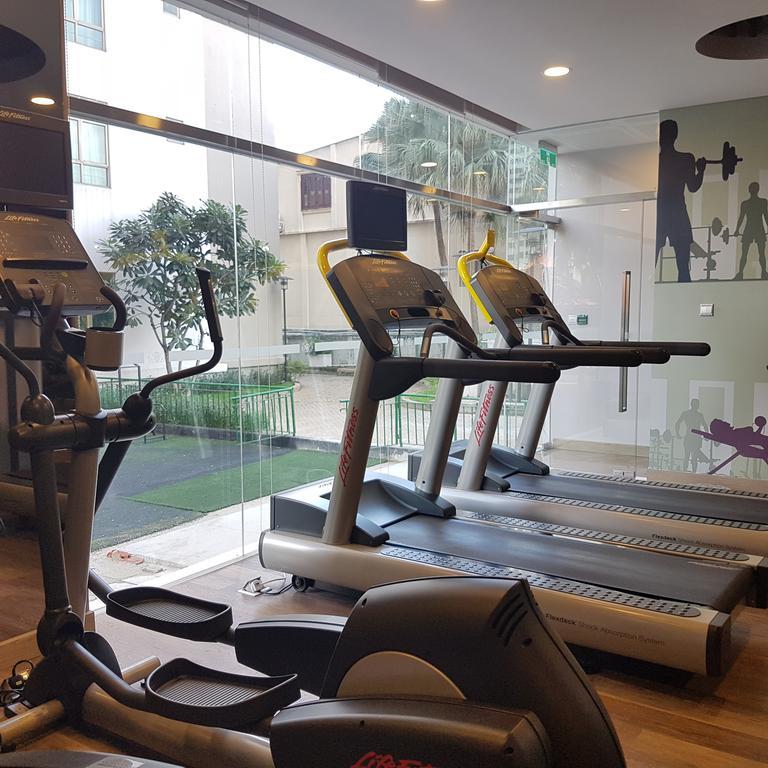 Somerset Хошимин Екстериор снимка A treadmill