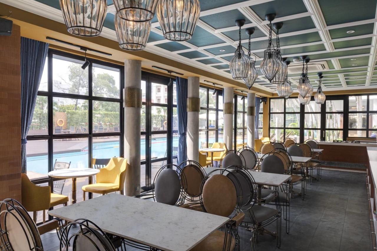 Somerset Хошимин Екстериор снимка The interior of the restaurant